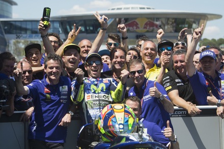 MotoGp, Pernat: «Valentino Rossi: a Jerez un cazzotto dato bene»