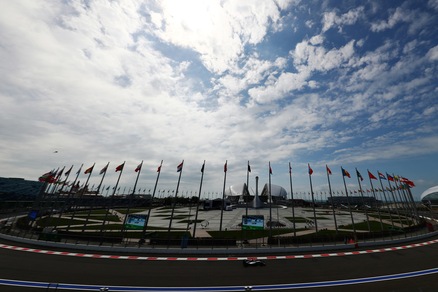 F1, Sochi: Mercedes precedono Ferrari nelle prime libere