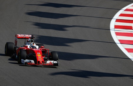 F1, Sochi: Hamilton davanti a Vettel nelle seconde libere
