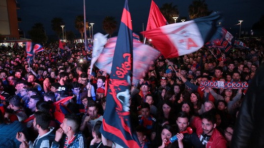 Crotone in A, tifosi in festa in tutta la città