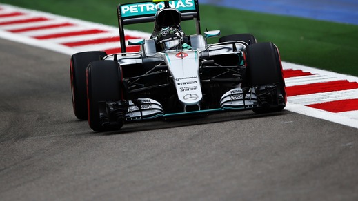 F1, Sochi: Pole Rosberg, Vettel 2° ma partirà 7°