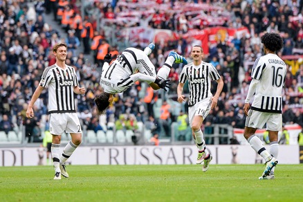 Serie A, Juventus-Carpi 2-0: festa scudetto con Hernanes e Zaza