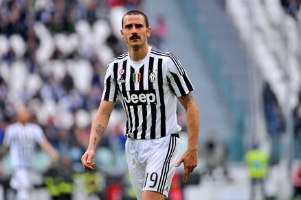 Juventus, nuovo look per Bonucci con i baffi
