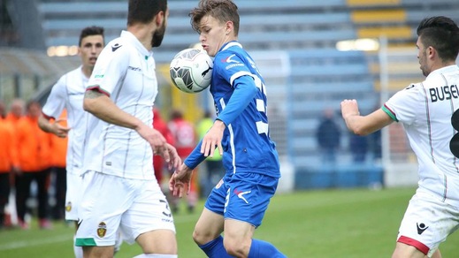 Serie B, la Ternana in extremis: Avenatti stende il Como