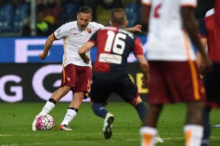 Serie A, Genoa-Roma 2-3: Totti immenso, giallorossi secondi aspettando il Napoli