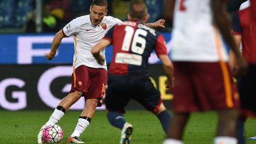 Serie A, Genoa-Roma 2-3: Totti immenso, giallorossi secondi aspettando il Napoli