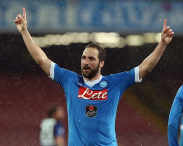 Serie A, Napoli-Atalanta 2-1: Higuain, doppietta da sballo