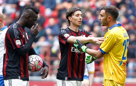 Milan, i tifosi non vogliono Montolivo: la società gli rinnova il contratto