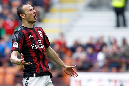 Serie A Milan, lesione Antonelli: stagione a rischio