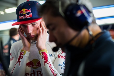 Red Bull, ufficiale: Verstappen sostituisce Kvyat!