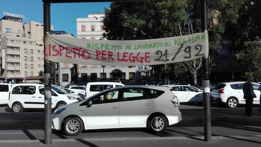 Tassisiti milanesi in sciopero bianco contro Uber