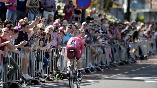 Giro d'Italia: Dumoulin prima maglia rosa, ha vinto per un centesimo!