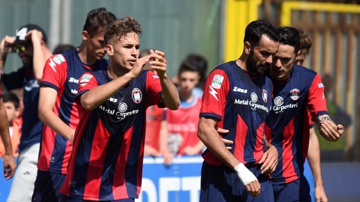 Serie B, Crotone-Latina 1-1: la festa prosegue allo Scida