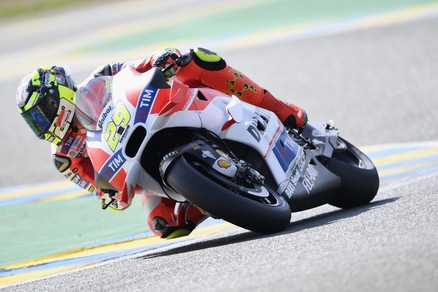 MotoGp Le Mans: Iannone il migliore del warm up, Rossi è 6°