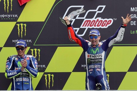 MotoGp, Lorenzo vince ancora a Le Mans. Rossi secondo