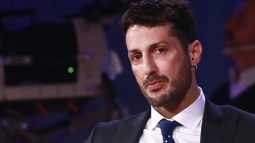 Fabrizio Corona torna in tv e scoppia il "giallo" degli zigomi