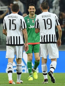 Serie A Juventus, Buffon e Barzagli rinnovano fino al 2018