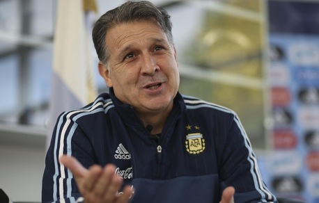 Martino: «Higuain e Aguero super. Con me partono alla pari»