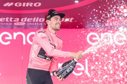 Giro d'Italia, Wellens vince la sesta tappa. Dumoulin resta maglia rosa