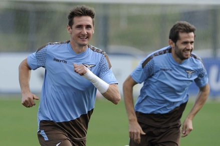 La Lazio si prepara al "Klose day" contro la Fiorentina