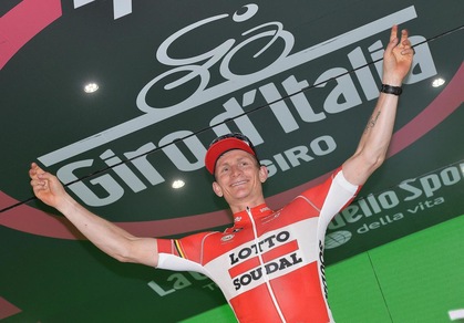 Ciclismo, Giro d'Italia: sprint vincente di Greipel