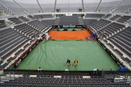 Internazionali, le semifinali slittano per il maltempo