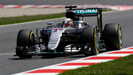 F1 Spagna, Mercedes e Red Bull ridono, Ferrari piange