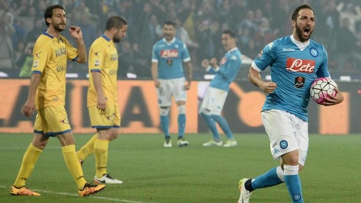 Serie A, Napoli-Frosinone 4-0: Higuain nella storia con 36 gol, azzurri in Champions