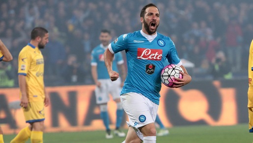 Napoli-Frosinone 4-0, Higuain tripletta e record, 36 gol in A: superato Nordahl
