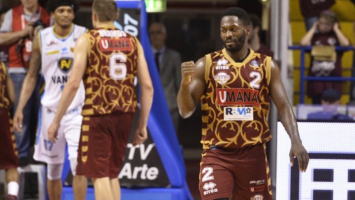 Pargo stende Cremona, Venezia sfida Milano