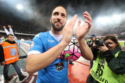 Calciomercato, tutti i movimenti della giornata: la Juve all'assalto di Higuain