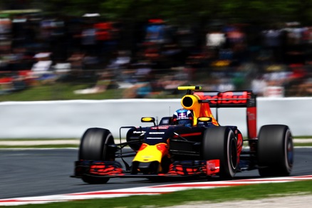 F1 Spagna: Verstappen nella storia, Ferrari sul podio