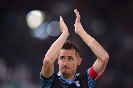 Lazio, Klose: «Grazie di tutto». I tifosi fischiano Lotito