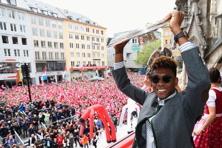 Calciomercato Barcellona: «Luis Enrique vuole Alaba e Stones»