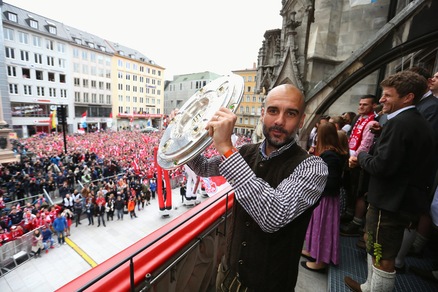 Il Bayern Monaco festeggia il titolo: che folla al Marienplatz!