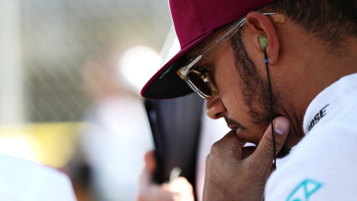 F1 Mercedes, Hamilton: «Mi dispiace per il team. Ci rifaremo»