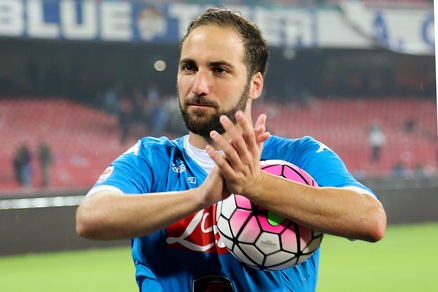 Napoli, è Higuain il Re del mondo