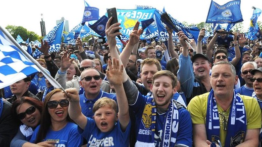 Leicester, la città si tinge di blu per la sfilata dei campioni