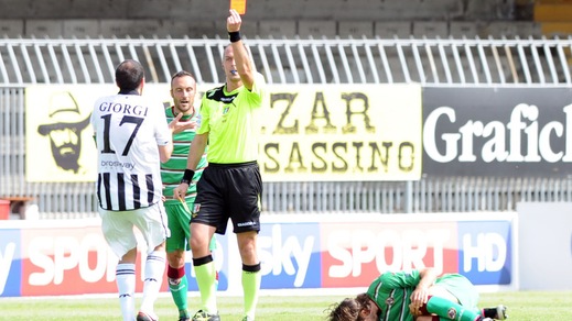 Serie B, gli squalificati: schiaffo all'arbitro, cinque turni a Giorgi