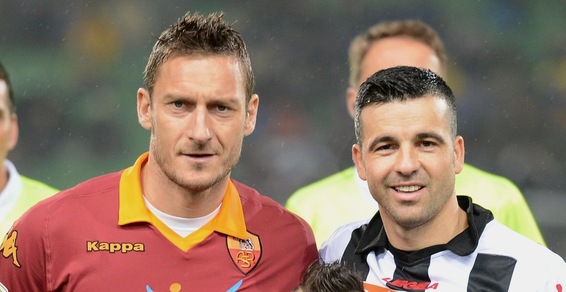 Roma, Totti e Spalletti abbracciano Di Natale: «Il tempo passa, campione»