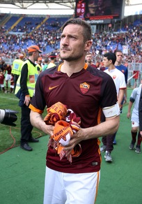 Calciomercato Roma: Totti, ci siamo. Sprint per Mario Rui