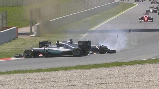 F1, Mercedes: al lavoro sulle vetture dopo l'incidente