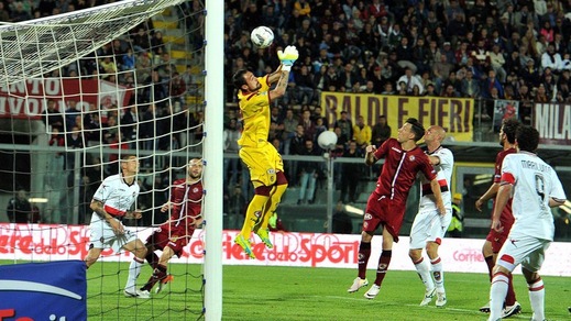 Serie B Livorno, agguato ultrà: Pinsoglio preso a pugni