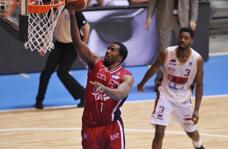 Basket Serie A, Milano reagisce: è 1-1