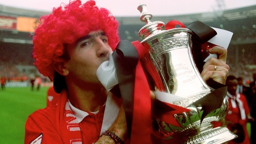 Cantona, il talento ribelle del calcio festeggia 50 anni