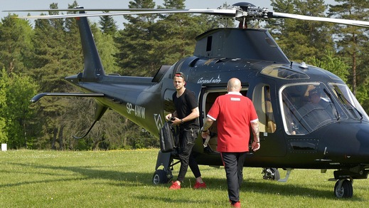 Euro 2016, i giocatori della Polonia arrivano in ritiro in elicottero