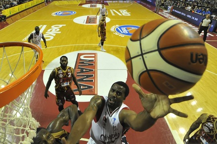 Basket, Serie A: Venezia vince, ma i bookmaker dicono Milano