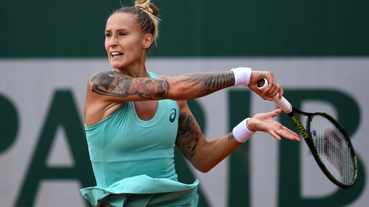 Tennis Roland Garros, che tatuaggi per la bella Polona!
