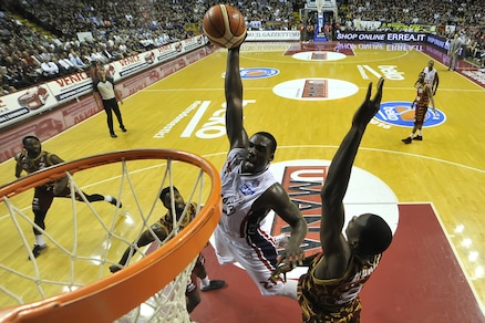 Milano pareggia: Simon e Gentile decisivi