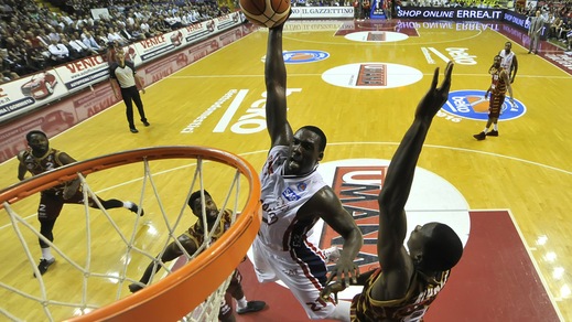 Milano pareggia: Simon e Gentile decisivi